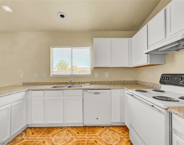 2739 E Colton Avenue - Photo Thumbnail 11