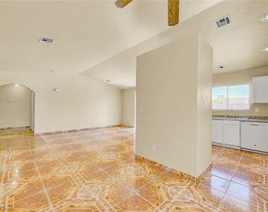 2739 E Colton Avenue - Photo Thumbnail 9