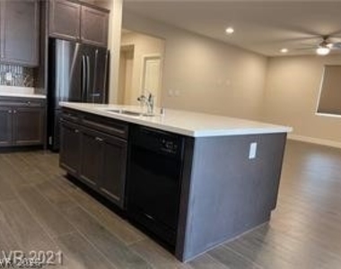 1546 Bryce Canyon Street - Photo Thumbnail 3