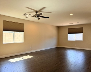 1546 Bryce Canyon Street - Photo Thumbnail 5