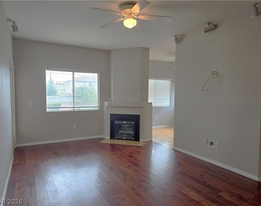 1050 E Cactus Avenue - Photo Thumbnail 5