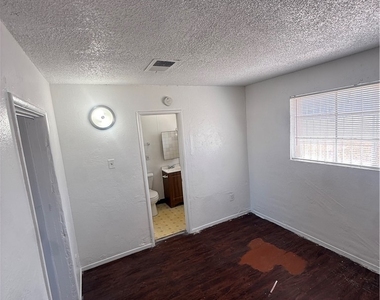 708 Jackson Avenue - Photo Thumbnail 7