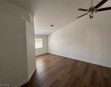7717 White Grass Avenue - Photo Thumbnail 18