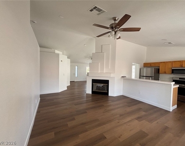 7717 White Grass Avenue - Photo Thumbnail 2