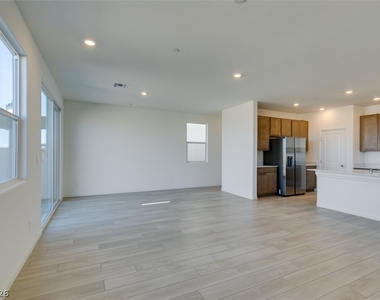 650 Moonlit Lake Lane - Photo Thumbnail 7
