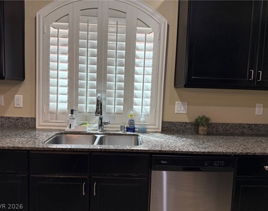 6073 Crown Palms Avenue - Photo Thumbnail 10