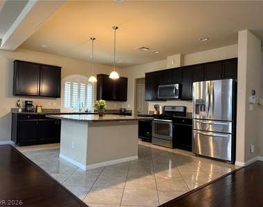 6073 Crown Palms Avenue - Photo Thumbnail 7