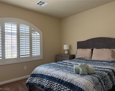 6073 Crown Palms Avenue - Photo Thumbnail 23