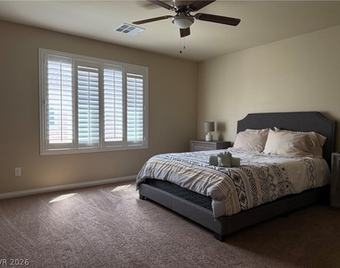 6073 Crown Palms Avenue - Photo Thumbnail 11