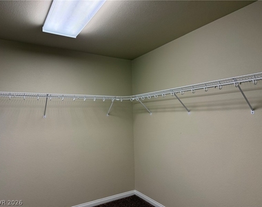 6073 Crown Palms Avenue - Photo Thumbnail 15