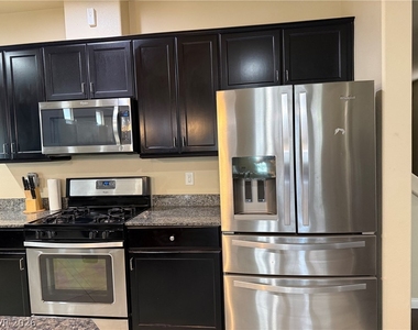 6073 Crown Palms Avenue - Photo Thumbnail 8