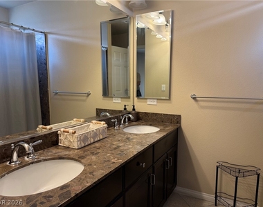 6073 Crown Palms Avenue - Photo Thumbnail 19
