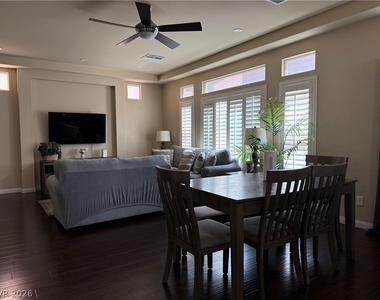 6073 Crown Palms Avenue - Photo Thumbnail 4