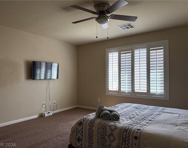 6073 Crown Palms Avenue - Photo Thumbnail 12