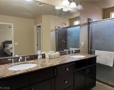 6073 Crown Palms Avenue - Photo Thumbnail 14