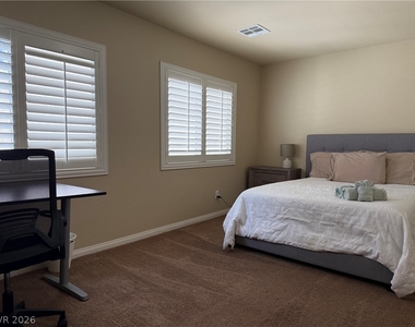 6073 Crown Palms Avenue - Photo Thumbnail 16