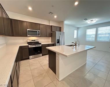 661 Foam Flower Lane - Photo Thumbnail 5