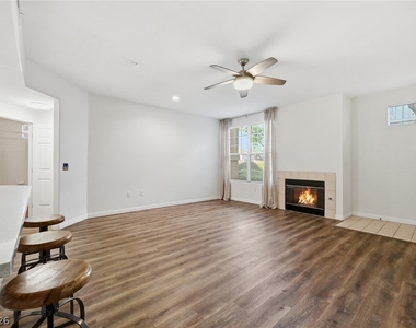 8555 W Russell Road - Photo Thumbnail 7
