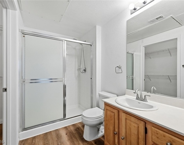 8555 W Russell Road - Photo Thumbnail 13