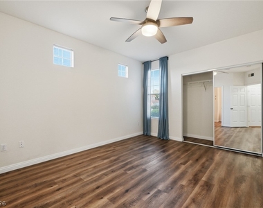8555 W Russell Road - Photo Thumbnail 16