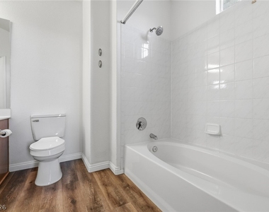8555 W Russell Road - Photo Thumbnail 18
