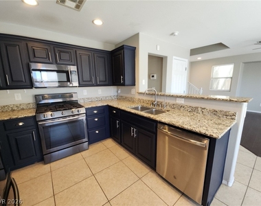 8253 Wildwood Glen Drive - Photo Thumbnail 11