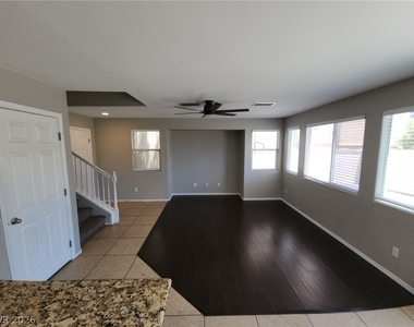 8253 Wildwood Glen Drive - Photo Thumbnail 8