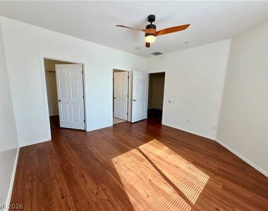 6868 Sky Pointe Drive - Photo Thumbnail 14
