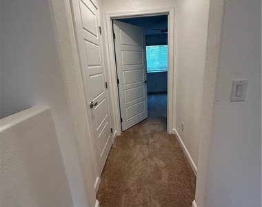 3638 Tripoli Cove Avenue - Photo Thumbnail 14