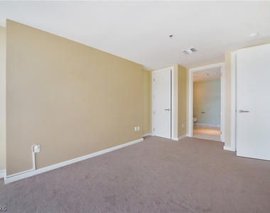 4471 Dean Martin Drive - Photo Thumbnail 8