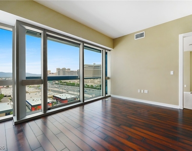 4471 Dean Martin Drive - Photo Thumbnail 3
