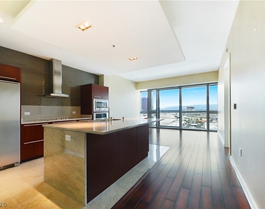4471 Dean Martin Drive - Photo Thumbnail 4