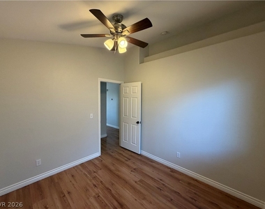 7616 Gosport Avenue - Photo Thumbnail 16