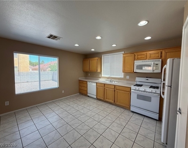 8816 Pine Pitch Drive - Photo Thumbnail 4