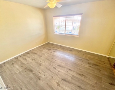 8482 Canvas Vest Court - Photo Thumbnail 24