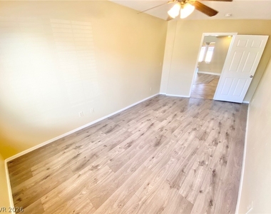 8482 Canvas Vest Court - Photo Thumbnail 8