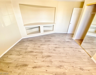 8482 Canvas Vest Court - Photo Thumbnail 22