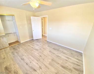 8482 Canvas Vest Court - Photo Thumbnail 27