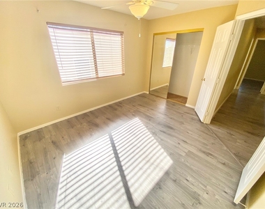 8482 Canvas Vest Court - Photo Thumbnail 33