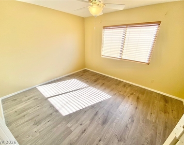 8482 Canvas Vest Court - Photo Thumbnail 32