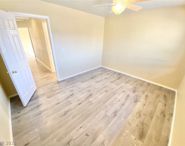 8482 Canvas Vest Court - Photo Thumbnail 28