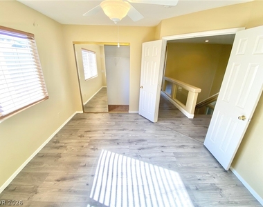 8482 Canvas Vest Court - Photo Thumbnail 34
