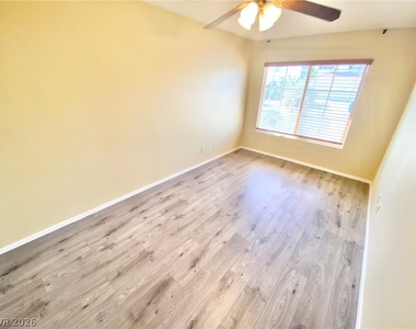 8482 Canvas Vest Court - Photo Thumbnail 5