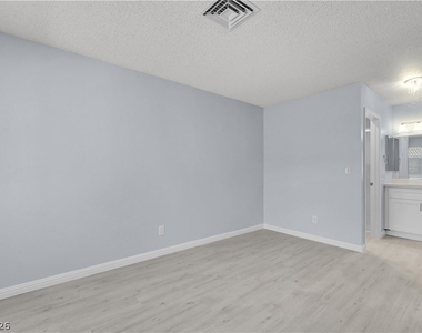 4730 Nara Vista Way - Photo Thumbnail 12