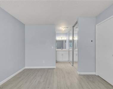 4730 Nara Vista Way - Photo Thumbnail 11