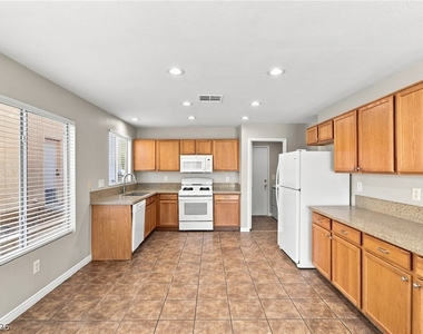 8713 Majestic Pine Avenue - Photo Thumbnail 10