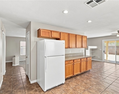 8713 Majestic Pine Avenue - Photo Thumbnail 14