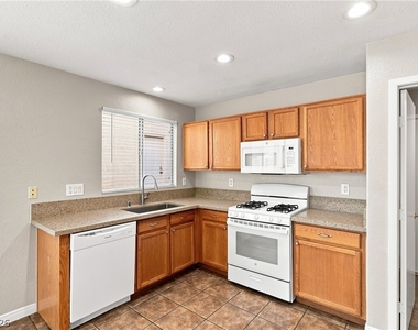 8713 Majestic Pine Avenue - Photo Thumbnail 11