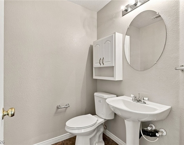 8713 Majestic Pine Avenue - Photo Thumbnail 16