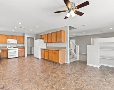 8713 Majestic Pine Avenue - Photo Thumbnail 9